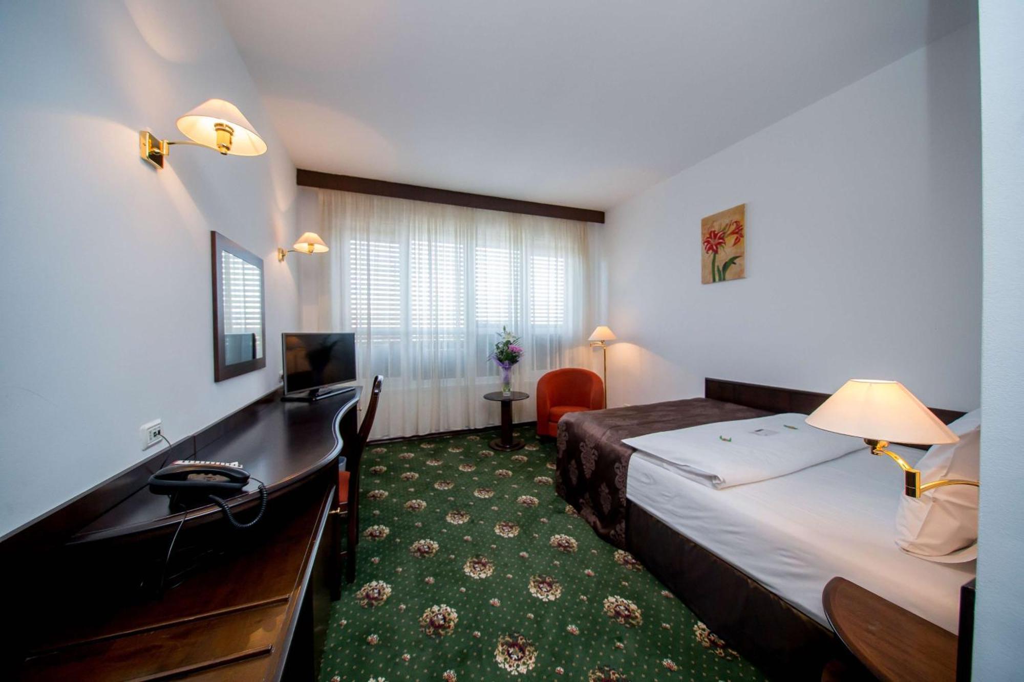 Best Western Central Hotel أراد المظهر الخارجي الصورة